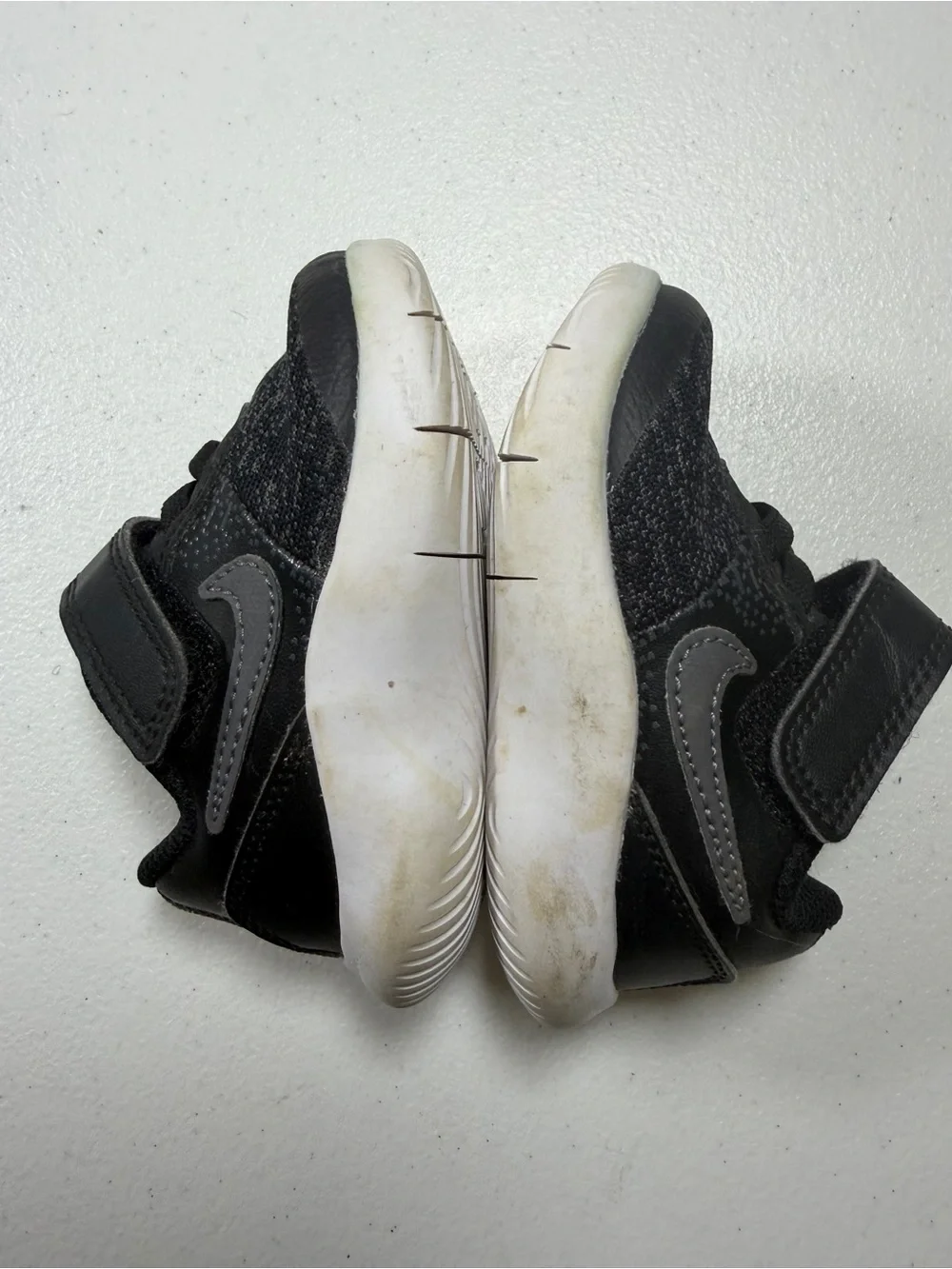 Nike Revolution Toddler Black Knit Hook-and-Loop Sneakers size 3C